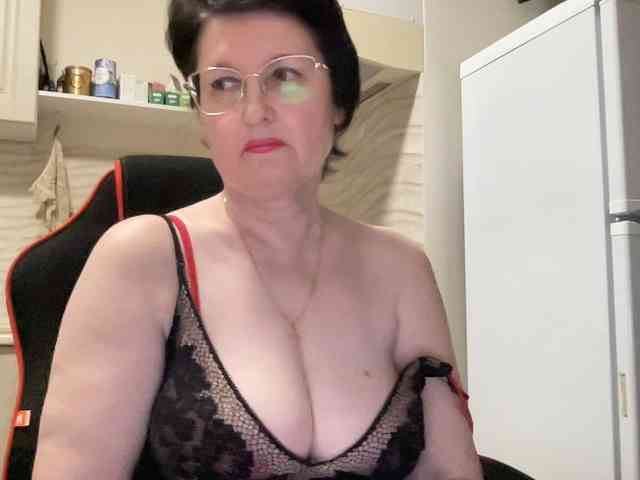 HotMilfPussy webcam
