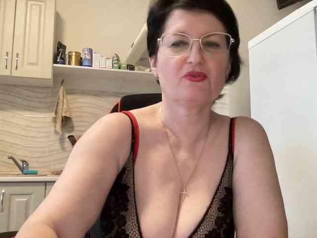 HotMilfPussy webcam