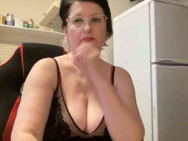 HotMilfPussy webcam