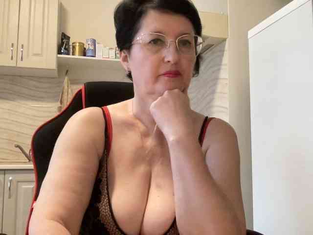 HotMilfPussy webcam