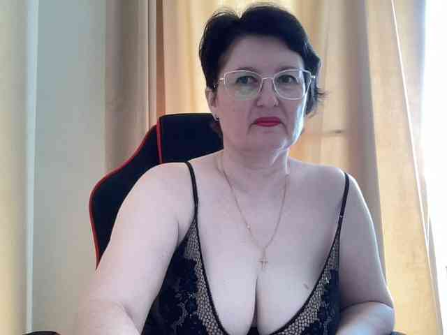HotMilfPussy webcam