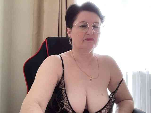 HotMilfPussy webcam