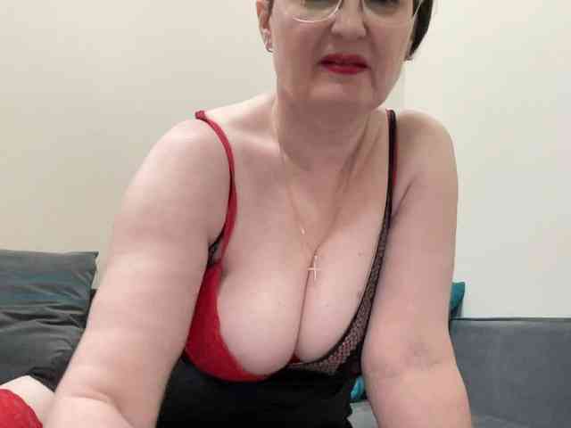 HotMilfPussy webcam