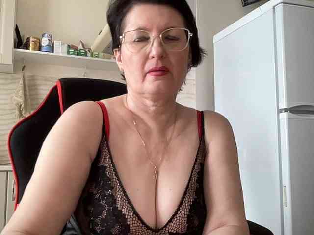 HotMilfPussy webcam