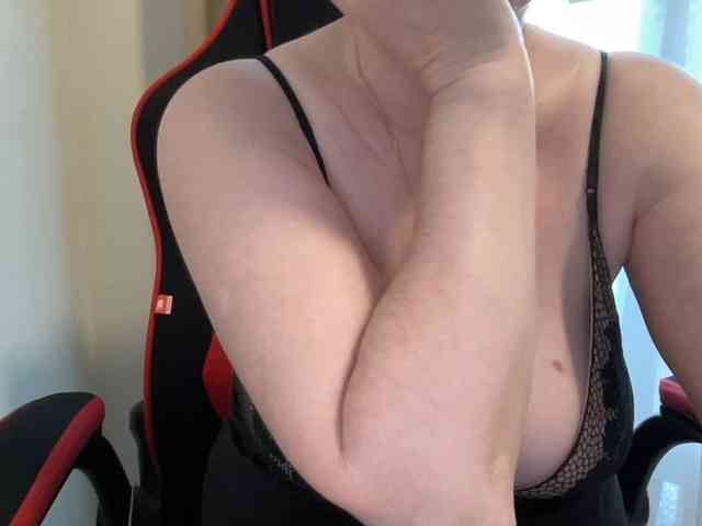 HotMilfPussy webcam