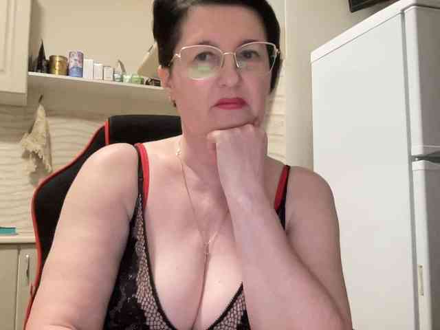 HotMilfPussy webcam