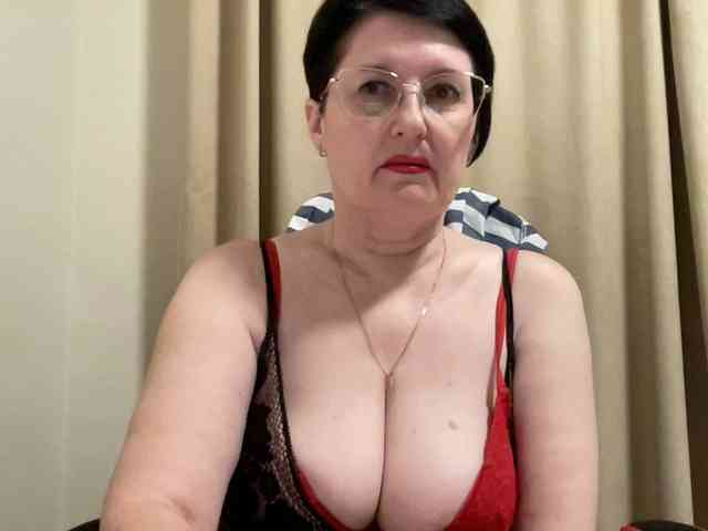 HotMilfPussy webcam