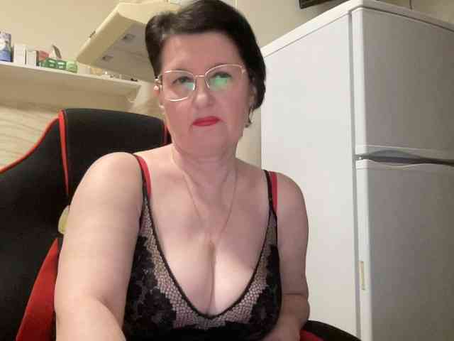 HotMilfPussy webcam