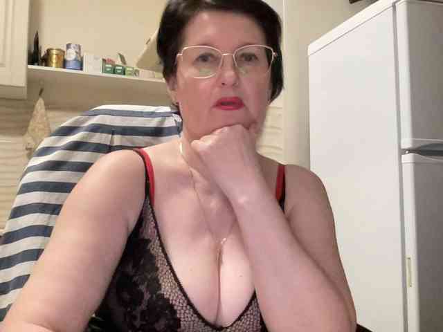 HotMilfPussy webcam
