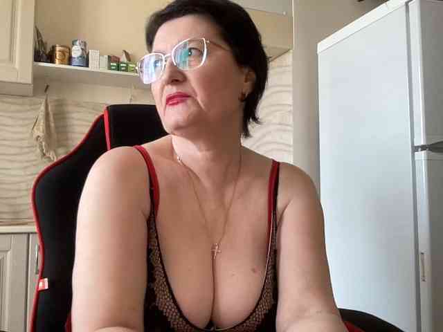HotMilfPussy webcam