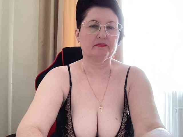 HotMilfPussy webcam