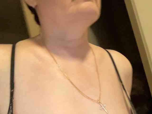 HotMilfPussy webcam
