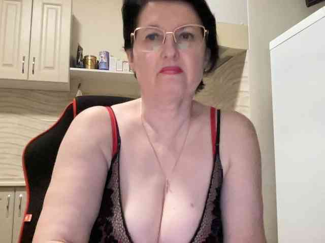 HotMilfPussy webcam