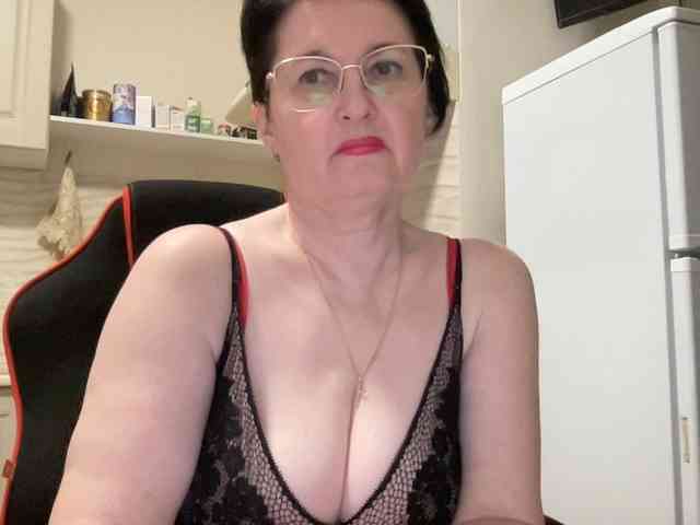 HotMilfPussy webcam