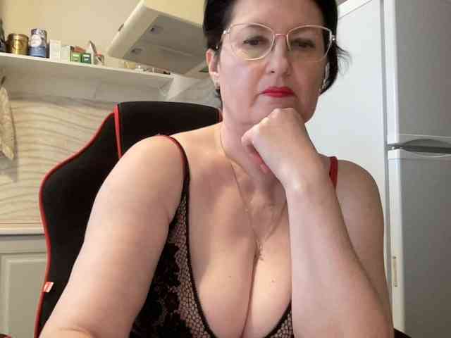 HotMilfPussy webcam