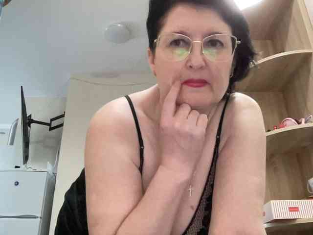HotMilfPussy webcam