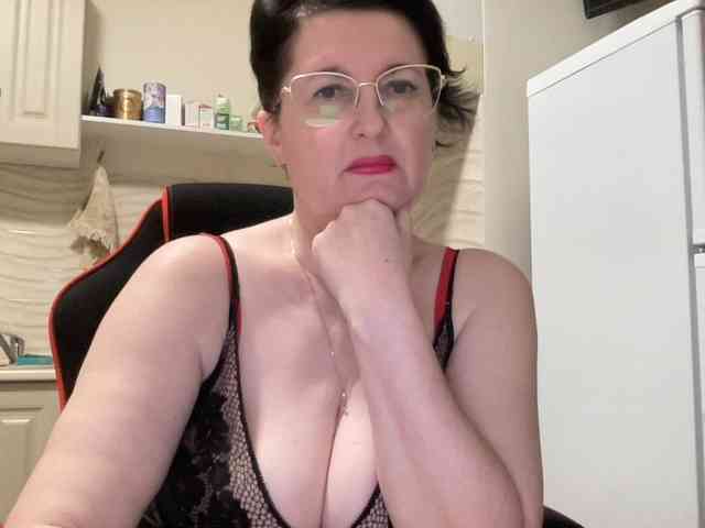 HotMilfPussy webcam