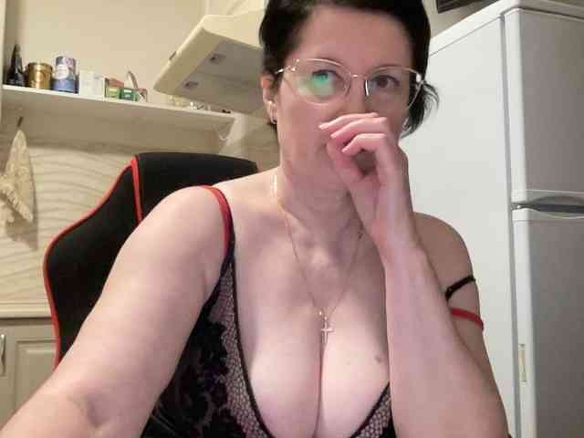 HotMilfPussy webcam
