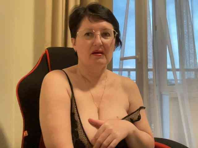 HotMilfPussy webcam