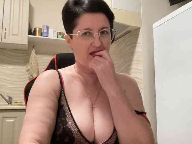HotMilfPussy webcam