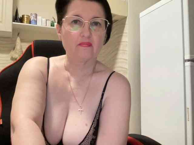HotMilfPussy webcam