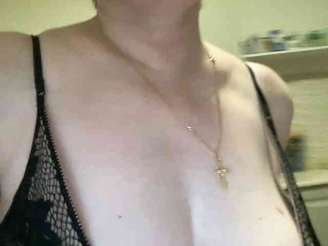HotMilfPussy webcam