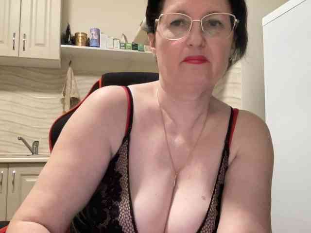 HotMilfPussy webcam