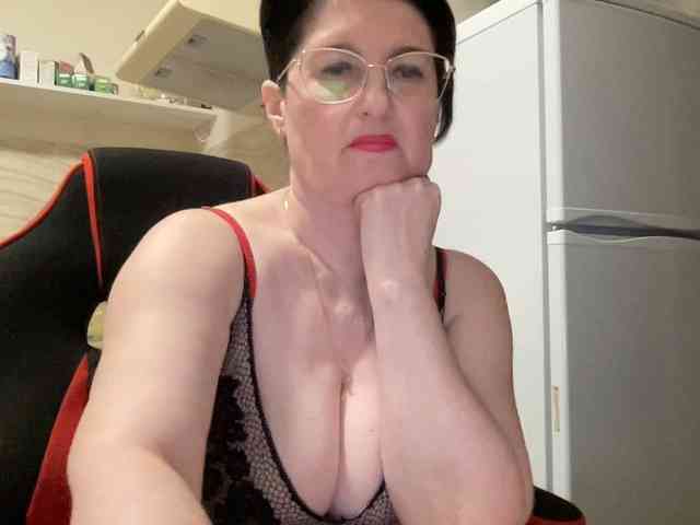 HotMilfPussy webcam