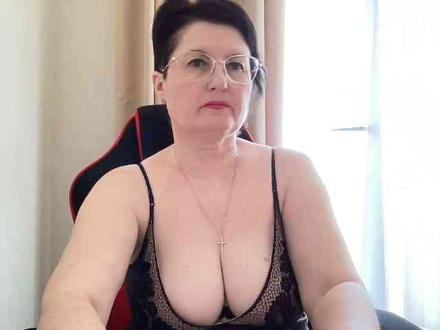 HotMilfPussy webcam