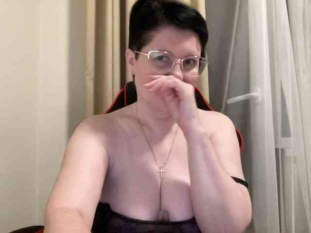 HotMilfPussy webcam