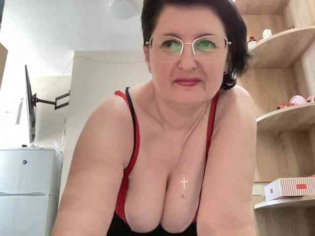 HotMilfPussy webcam