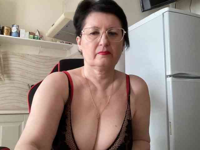 HotMilfPussy webcam
