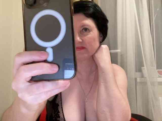 HotMilfPussy webcam
