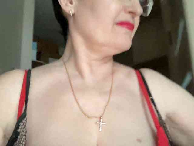 HotMilfPussy webcam