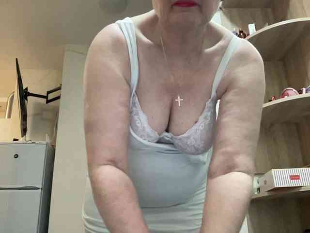 HotMilfPussy webcam