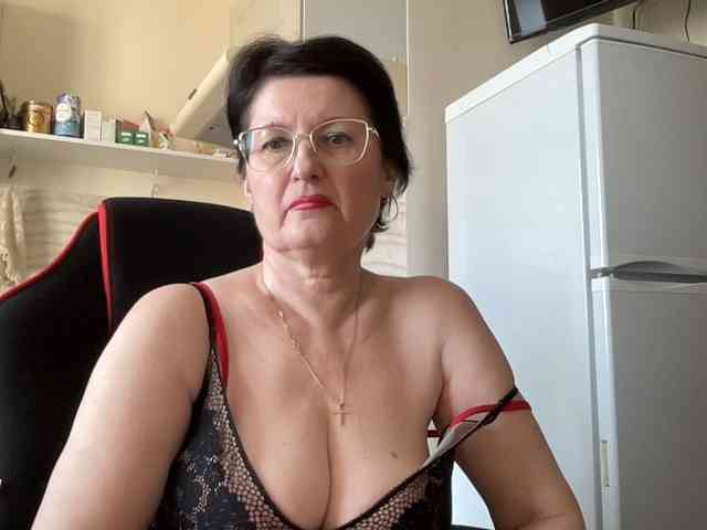 HotMilfPussy webcam