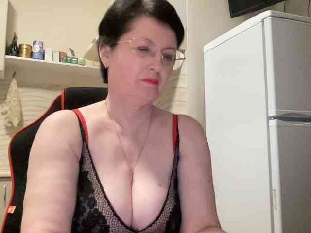 HotMilfPussy webcam