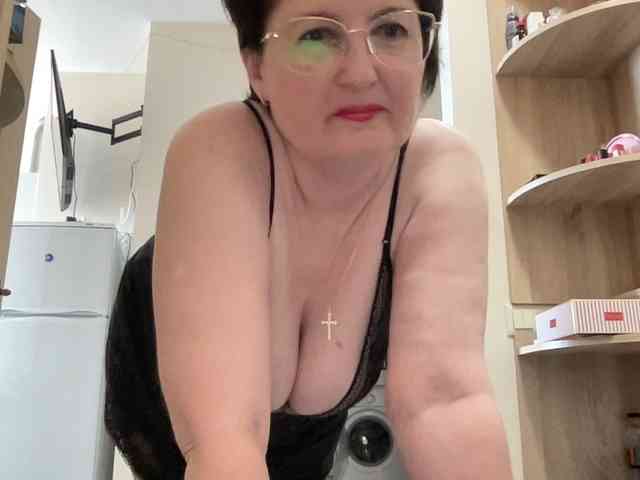 HotMilfPussy webcam