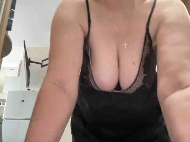 HotMilfPussy webcam