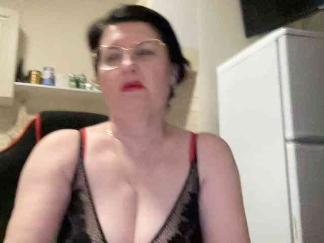 HotMilfPussy webcam