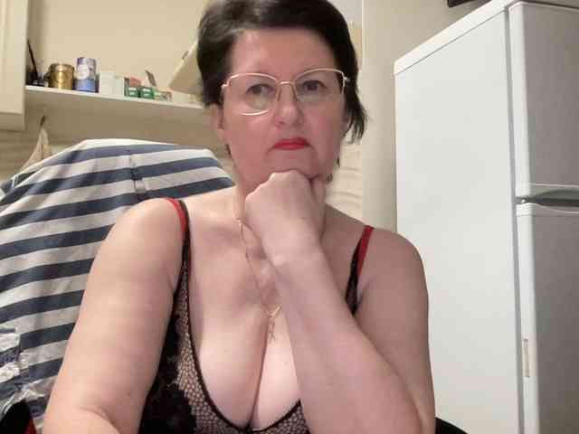 HotMilfPussy webcam