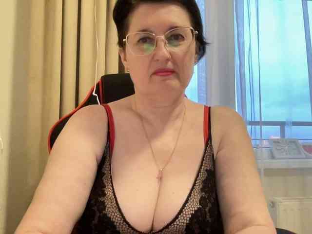HotMilfPussy webcam
