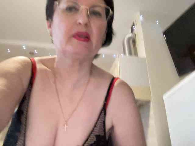 HotMilfPussy webcam