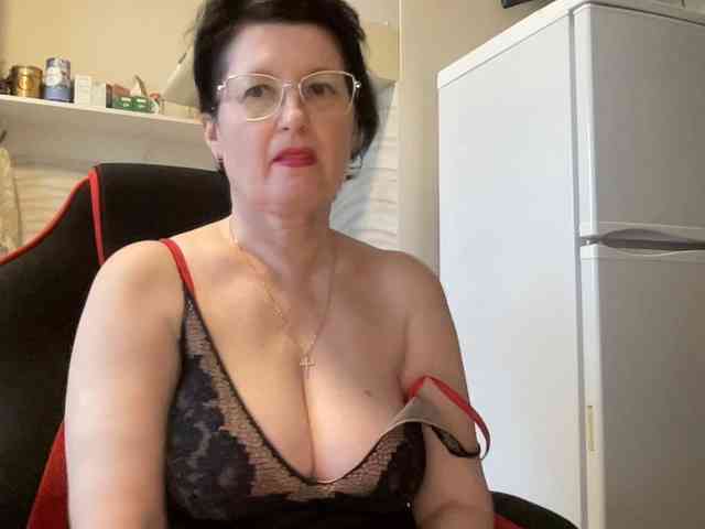 HotMilfPussy webcam