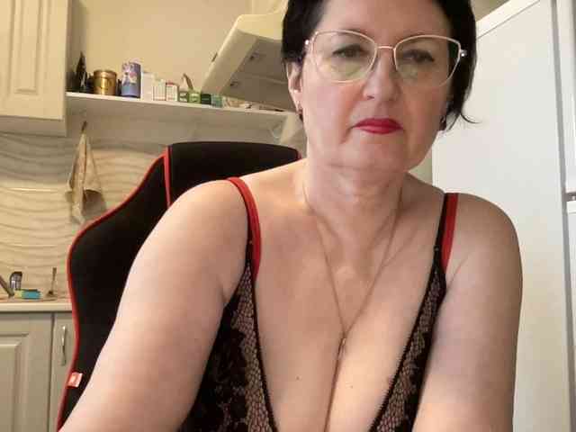 HotMilfPussy webcam