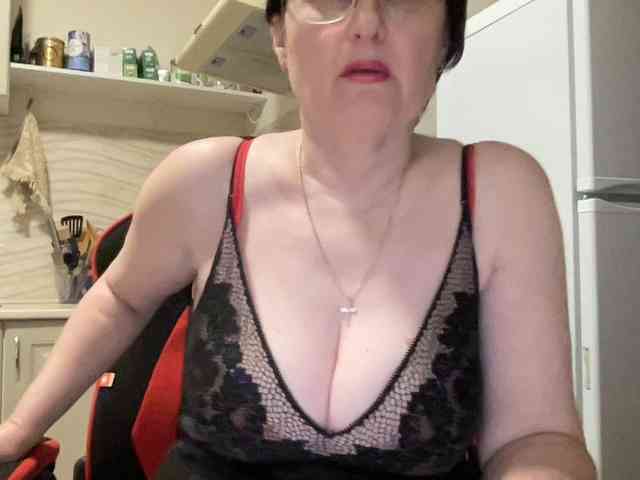 HotMilfPussy webcam