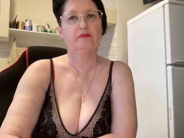 HotMilfPussy webcam