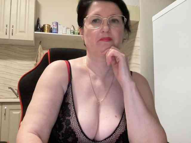 HotMilfPussy webcam