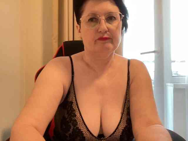 HotMilfPussy webcam