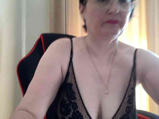 HotMilfPussy webcam